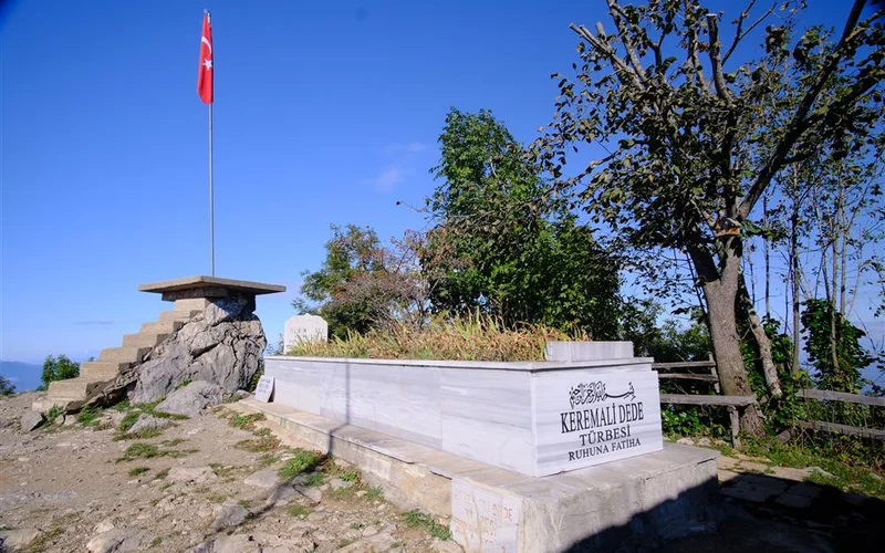 Akyazı Tarihi Türbeleri